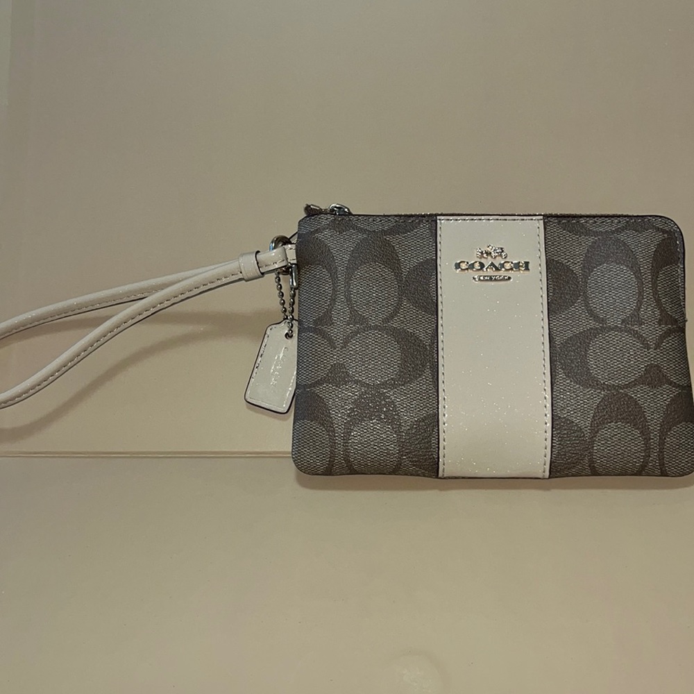 EUC COACH WRISTLET